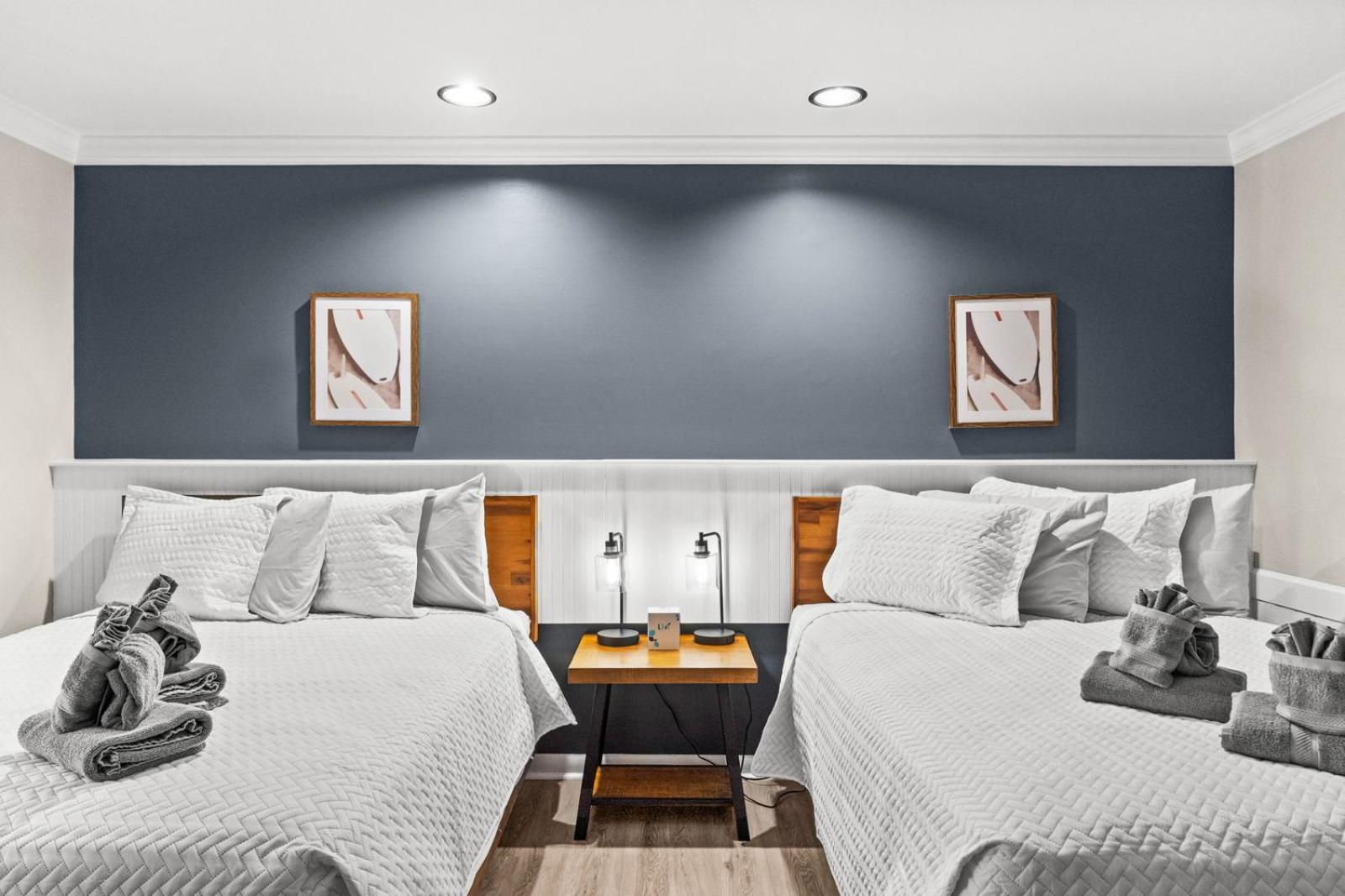 Standard Queen Room with Two Queen Beds,1543101304:JPEG