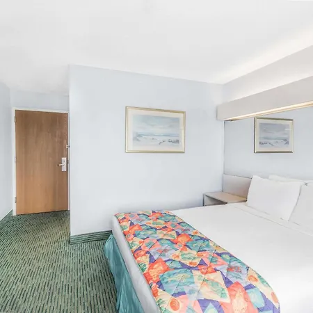 Microtel Inn & Suites By Wyndham Carolina Beach-3